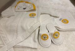 Aslan Desenli Bornoz Seti