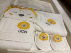 Aslan Desenli Bornoz Seti