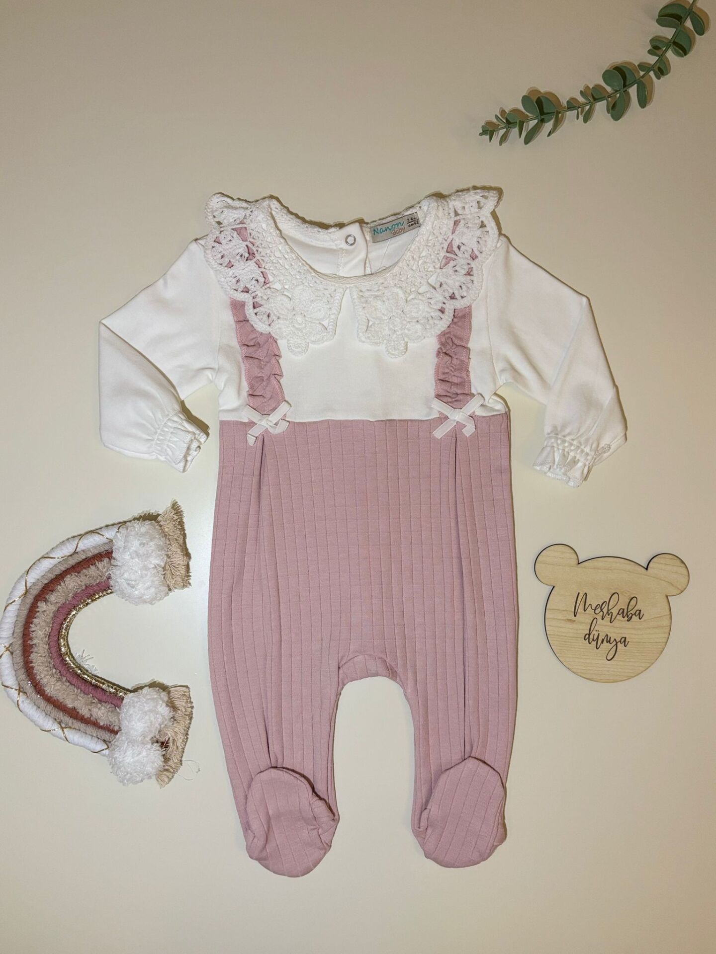 Yakası Güpürlü Fırfır Askılı Tulum