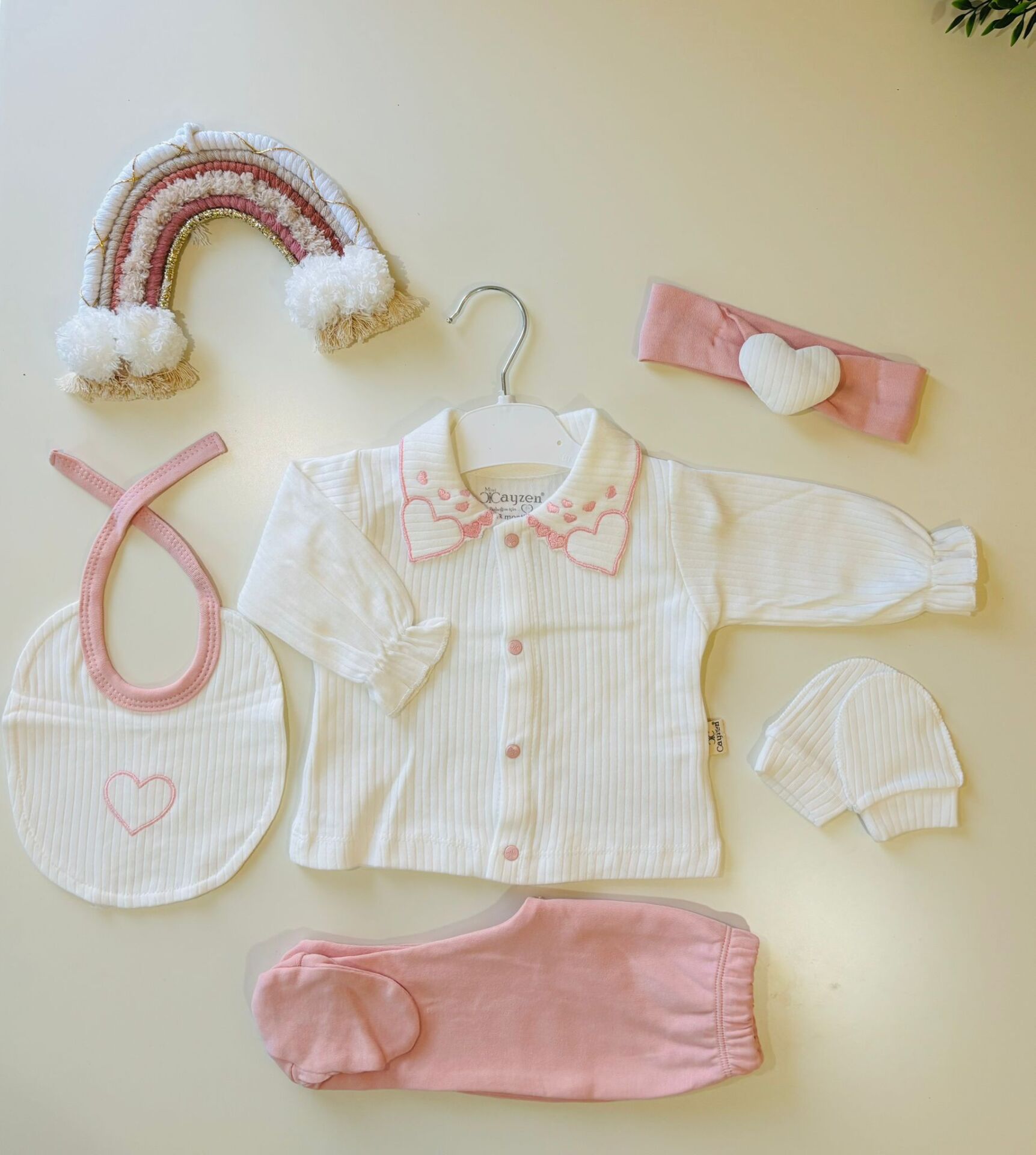 Yakası Kalpli Nakışlı 5'Li Set