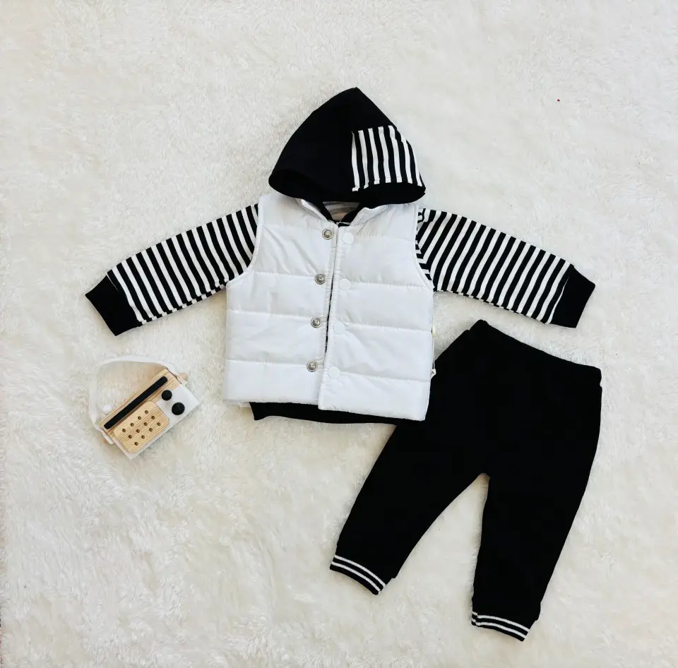 Erkek Çocuk Şerit Detaylı Kapüşonlu Şişme Yelekli 3’lü Takım