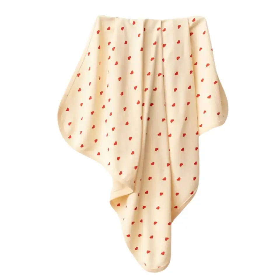 Kırmızı Kalp Desenli %100 Pamuk Penye Bebek Battaniyesi