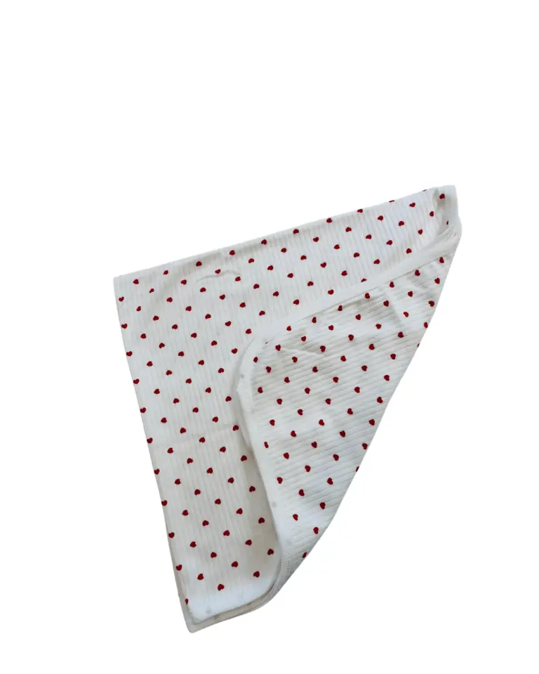 Kırmızı Kalpli Müslin Bebek Battaniyesi